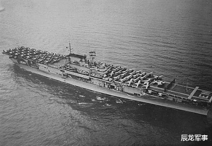 美国海军|闯入南海的报应来了，美4万吨准航母被烧9小时，上千士兵没扑灭