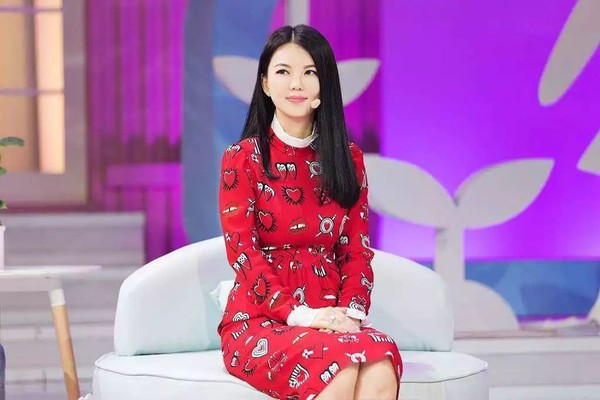 李湘|李湘到底多有钱？随便录个综艺就在长沙买两套房，买房像买菜一样！