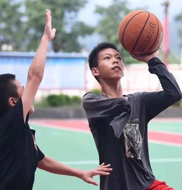 #广东男篮#圆梦！独臂少年新进展！他真的要去打职业比赛了