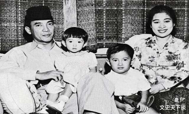 『苏加诺』56岁总统恋上17岁女招待，为其盖行宫，总统晚年被囚她却远走高飞