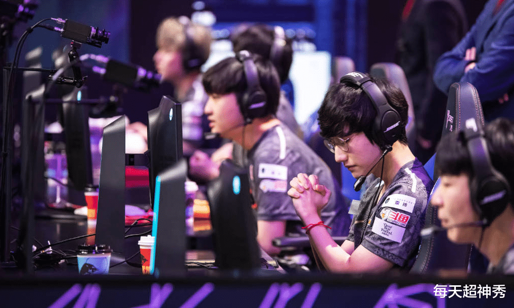 LGD|硬实力碾压，LGD轻松击败LGC，小花生终于清醒了过来