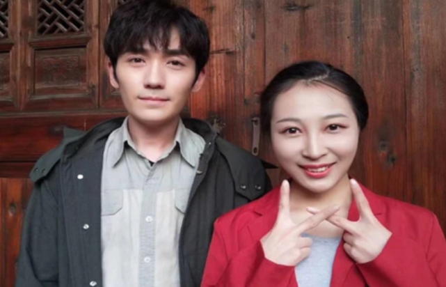 小姐姐|重启：皮俑每天化妆四小时，吃饭喝水不能用嘴巴，就是害怕妆会花