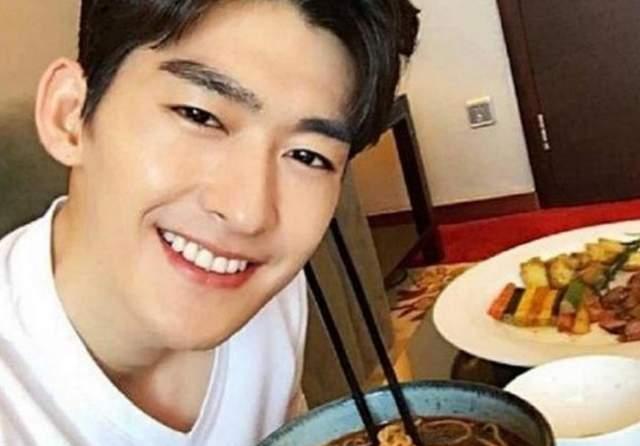 张翰|张恒发文晒双胞胎宝宝，却使得张翰登上热搜：终于可以吃牛肉面了