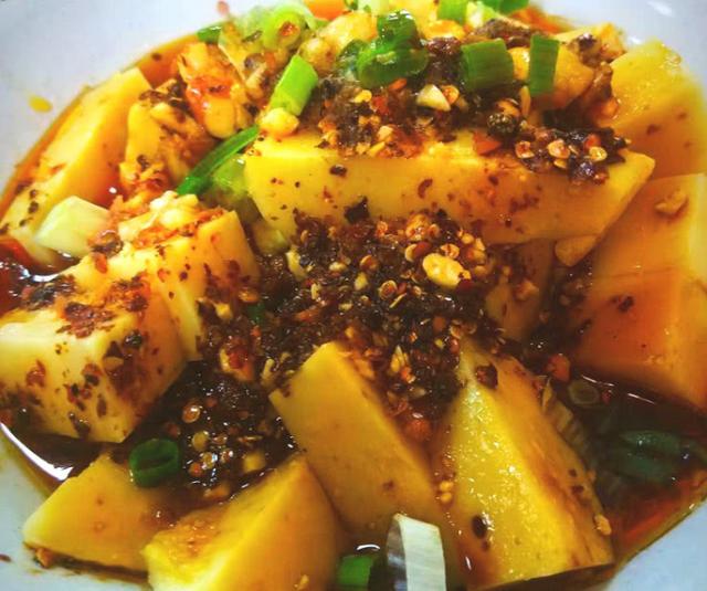 米豆腐：它是碱性食物，白菜萝卜一边站，皮肤光洁了，小腹不鼓了，特好吃