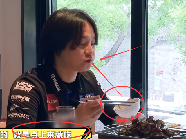 尹正|?尹正录真人秀称饭店点菜不用等,当得知谁结账,才知明星为什么喜欢上真人秀