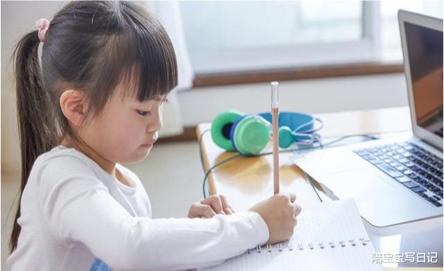 张子枫|张子枫高考前还在录综艺,学霸+天才双重人设,她不累吗?