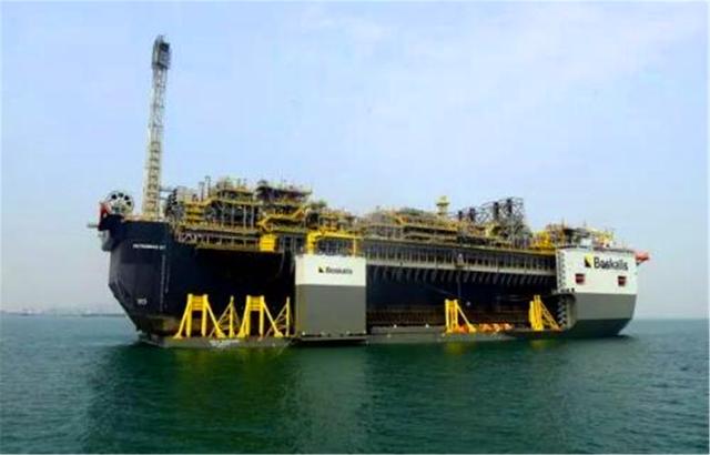 「吨位」中国交付一艘海上巨无霸，吨位超过6艘航母，几十枚导弹都打不沉