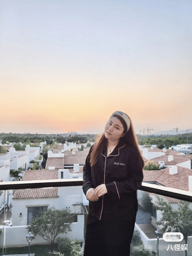 杨天真|杨天真晒夕阳美照，切胃手术一个月成功瘦身，被赞像微胖版范冰冰