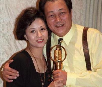 「金超群」“包青天”金超群，为演戏花光家产一生无子，遗言不准妻子改嫁