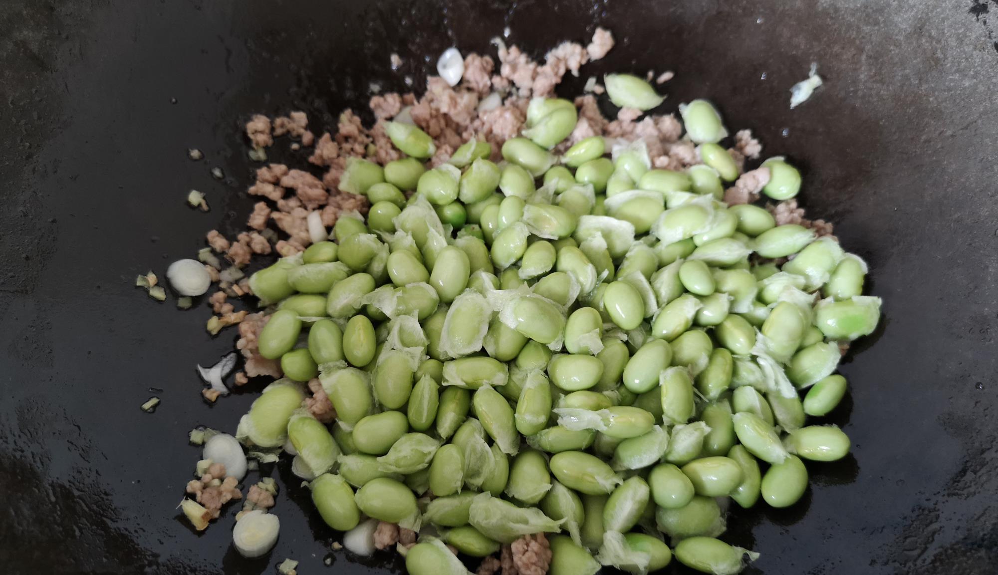 豆腐@5月的当家菜，钙铁含量都很高，简单一炒味道极鲜，最适合孩子