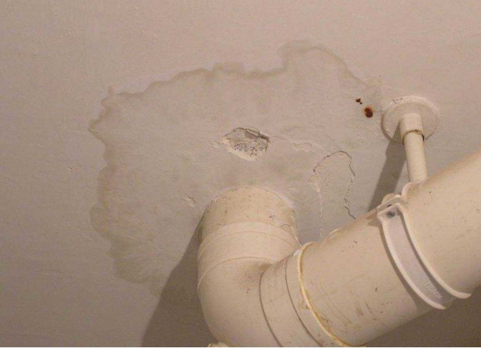 |水电改造完闭水测试，楼下要求赔偿，责任到底在谁？