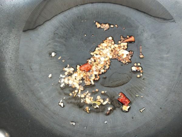 芦笋：这菜是真正“刮油王”，隔天吃一点，清早排出隔夜黑臭便，无肚腩