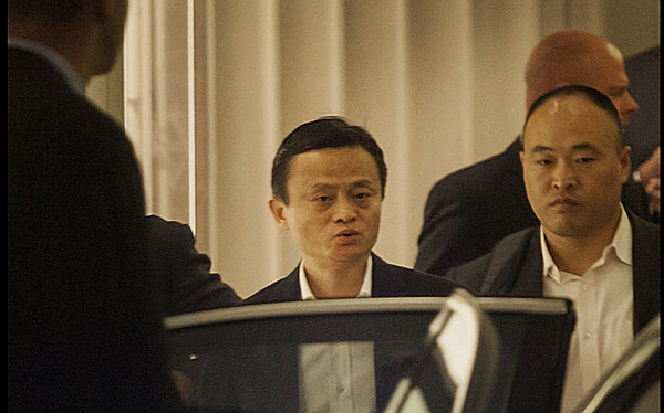 马云■马云退休后，他的贴身保镖李天金，失去百万年薪后过得怎么样