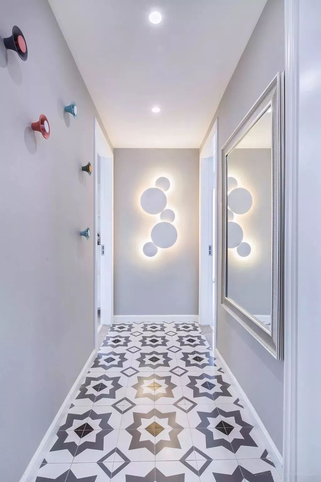 ▲狭小的玄关、过道,照着这样做吊顶,让你家更大气有层次感!