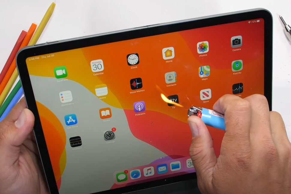 iPad Pro|新iPad Pro暴力测试！价值六千块的机器，真的这么容易被掰弯吗？