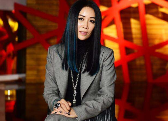 高峰|父亲是国足名将，吸毒被捕入狱，母亲是那英，15岁的他如今怎样了