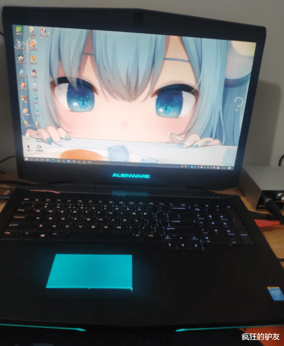 【】“老公出差带回来一个很重的电脑，他说越沉越便宜？”哈哈哈哈睡客厅吧～