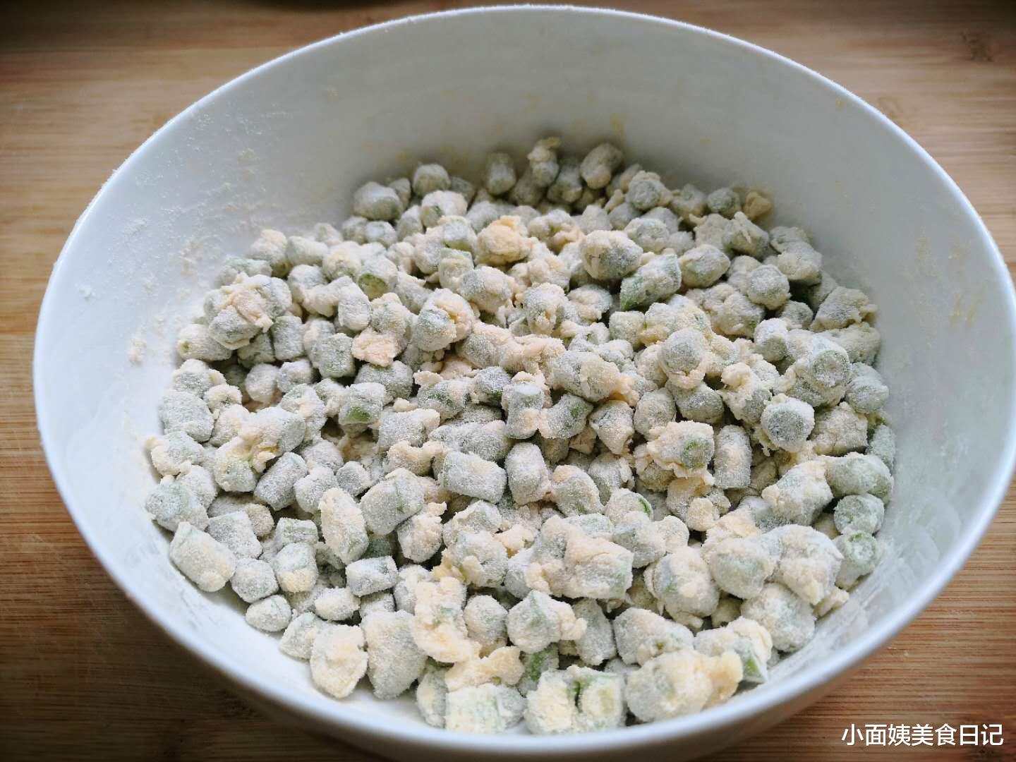 豇豆|夏季，吃这菜正当时，一斤不到2块钱，常吃对脾胃好，蒸蒸最好吃