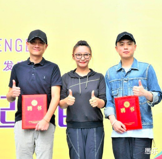 马伊琍|36岁文章新片首映！大合影站位显心酸，一脸憔悴境遇与前妻差距太大