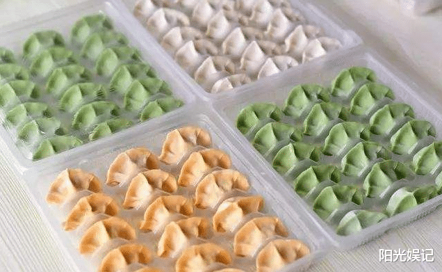 「饺子」包完饺子，直接放冰箱是大错！多做一步，拿时不粘底，煮时不破皮