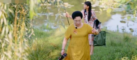 「伊能静」伊能静反复无常，前脚让婆婆去钓鱼，后脚却批评婆婆不懂事