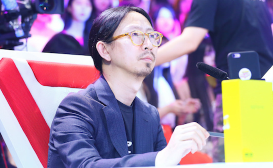 萨顶顶|周深萨顶顶遭丁太升狠批!被指装神弄鬼像杂耍,高音用力毫无美感