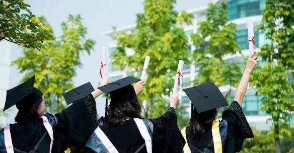 大学|为何说普通家庭学生读三本，是“灾难性”选择？专家：原因有3点