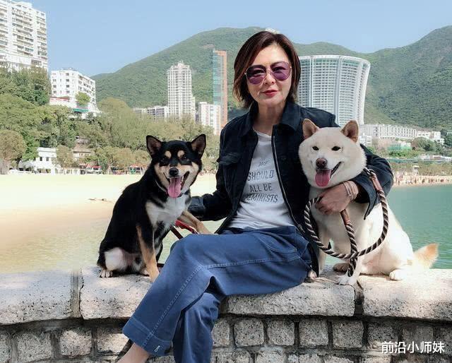 发型|关之琳豁出去了，狗啃发型和红色连体裤，造型要多丑就有多丑！