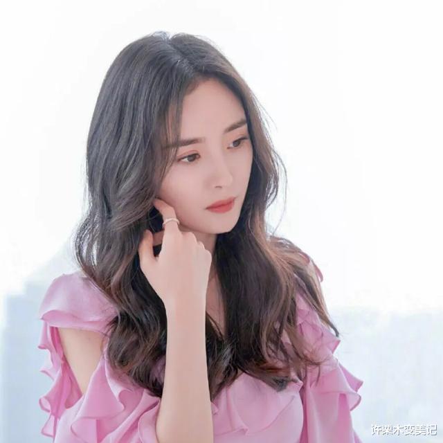 「发型」“渣女烫”已经过时了,2020年流行这4种“发型”,8成女生都适合