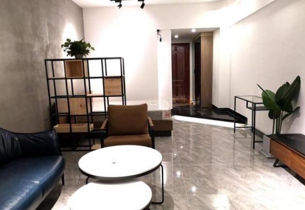 |只有35平米,完美的小户型,她把阳台改造成餐厅厨房,太机智了