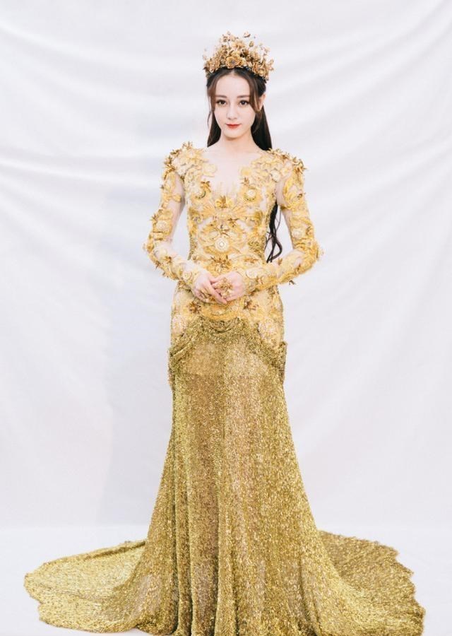 杨幂|杨幂赵丽颖金鹰奖视后之争终于落下帷幕，怪不得当年杨幂面色难看