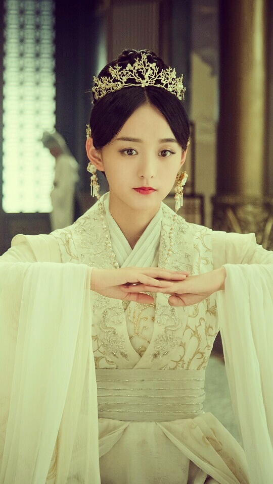 迪丽热巴|请问国产古装剧什么时候才能放弃“中分+发冠”的造型？