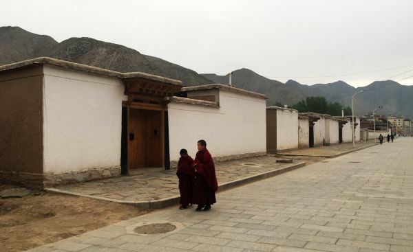 #浦东新区#走入甘南秘境，到达传说中的郎木寺镇，一脚跨两省啦