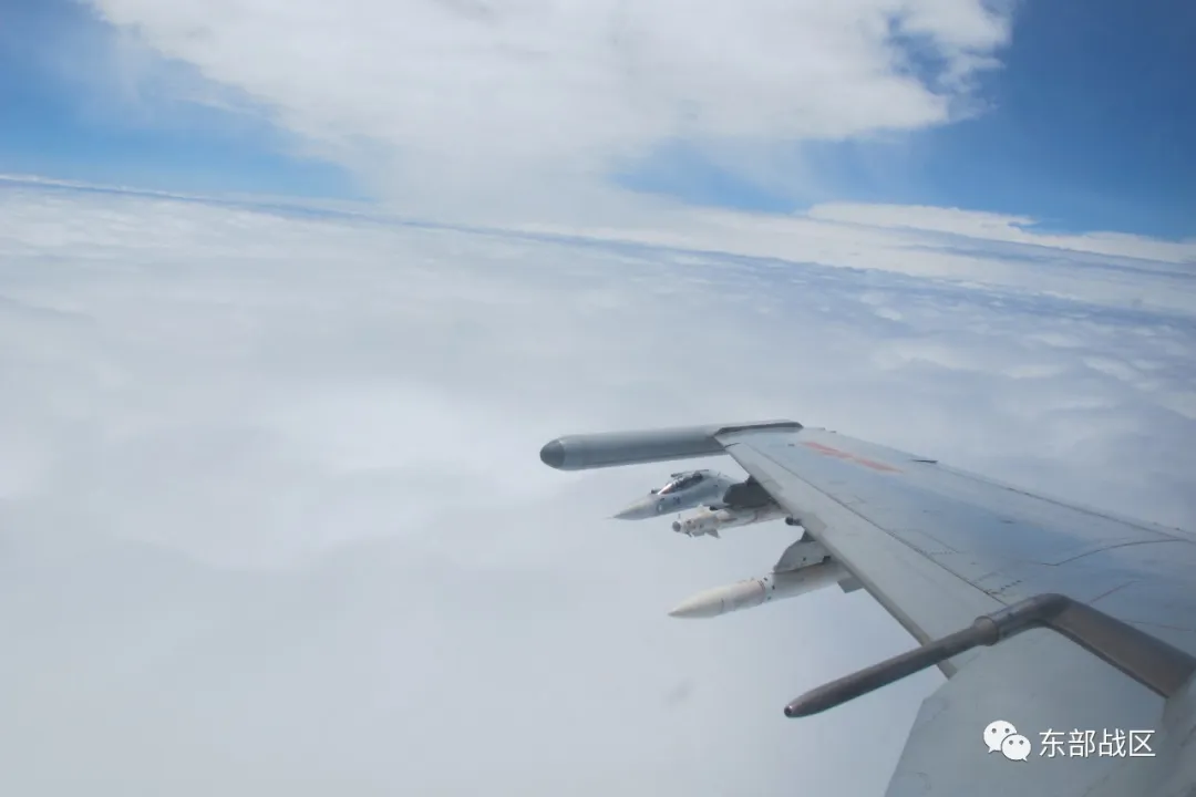 东部战区@东部战区官方平台30日发布消息：战区海军航空兵亮剑海空