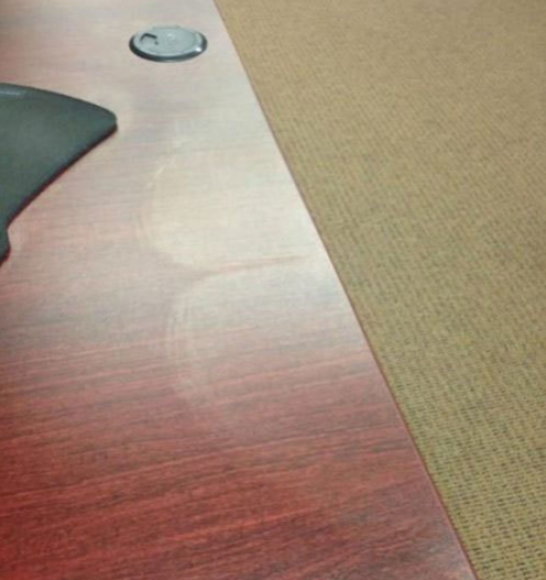 |“在老板办公室发现了这样的印记!”哈哈哈我好像发现男同事升职的秘密了