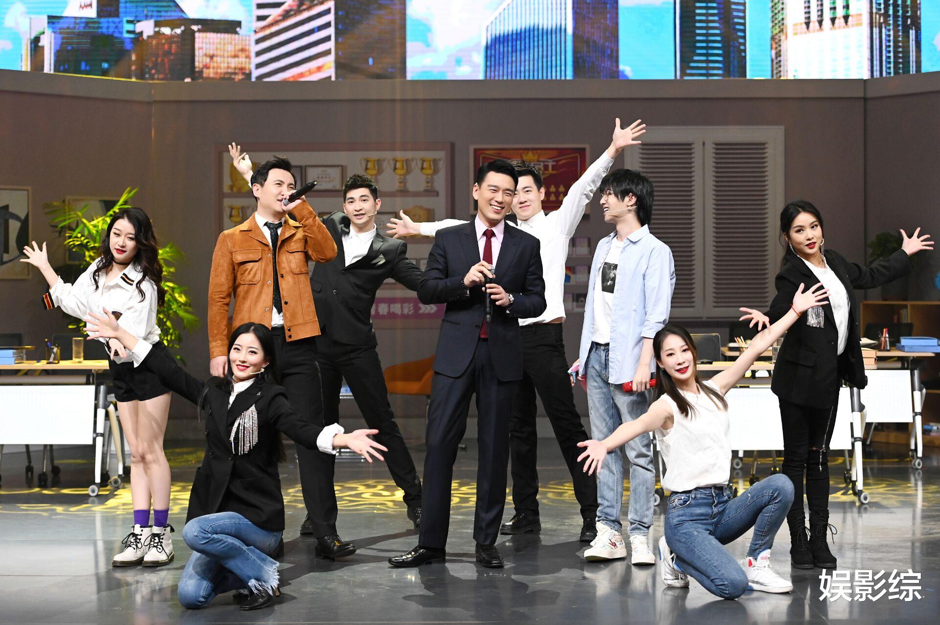 [沈腾]《王牌对王牌》演绎“睡衣秀”，看到沈腾与华晨宇 网友：父子组合