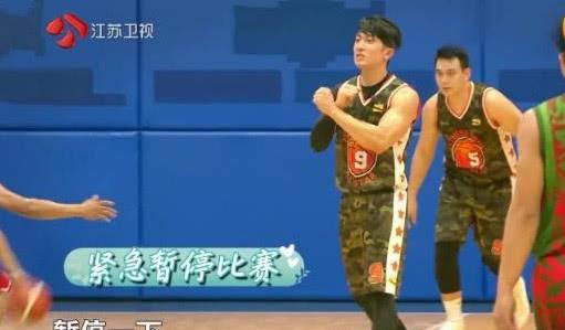 吴尊：吴尊老婆真容，素颜上镜不比明星差，一个操作看出她很爱吴尊