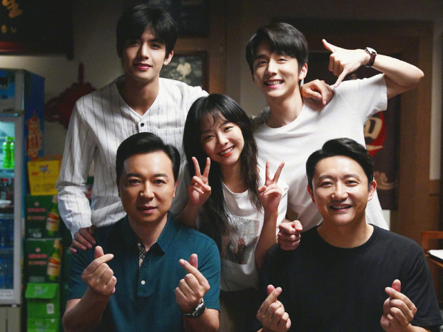 以家人之名|《以家人之名》剧中暴露大结局,李爸喜提老婆,一家六口幸福美满