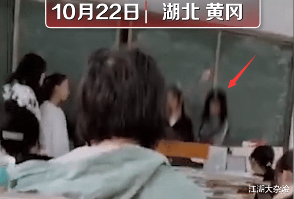 教师|湖北发生一起事件，位于黄冈市，场面让人气愤