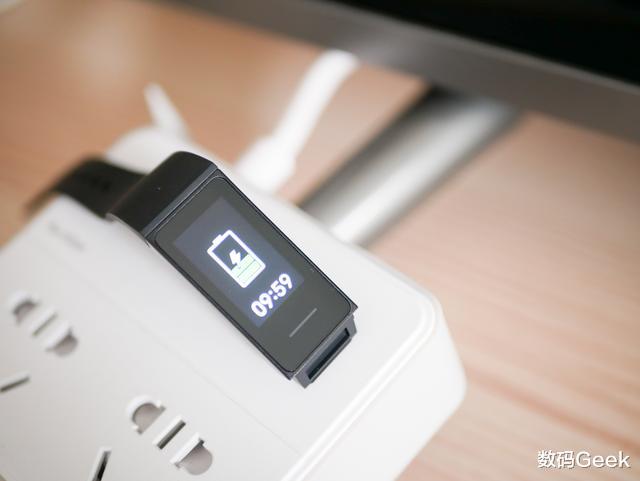 「小米科技」还在等小米手环5?Redmi首款手环,售价99了解一下