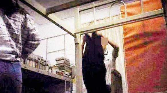 『排毒』60岁男中医自称会九阳真经，骗30岁广州女脱衣排毒，治疗全程被拍！