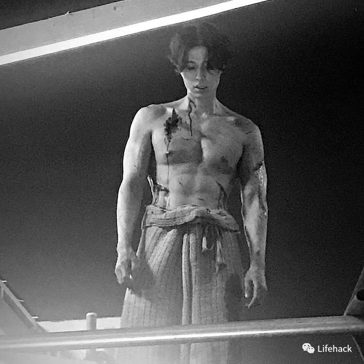 李栋旭|40岁李东旭身材火上热搜，实力秒杀小鲜肉