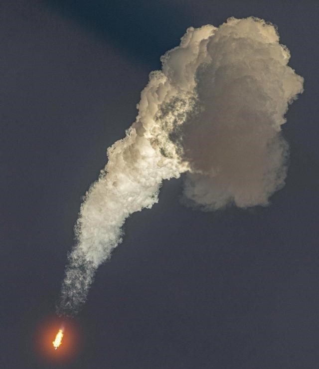 SpaceX|在经过数次延误之后，SpaceX终于用“三手火箭”把60颗卫星送上天