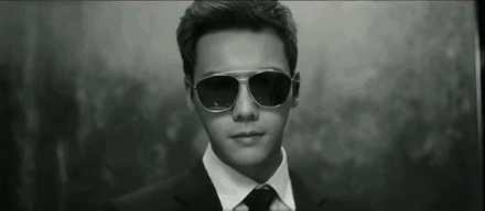 美杜莎|36岁陈伟霆：我腹肌8块、球鞋81w、拒绝欧阳娜娜…