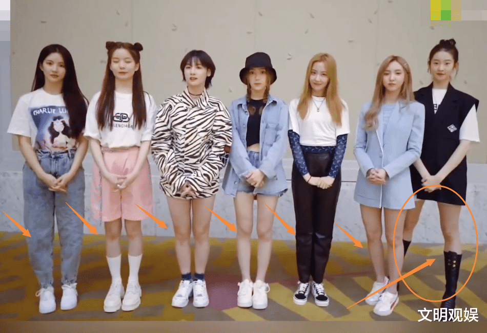 张艺凡|硬糖少女303宣传新歌，大家都双腿并拢站好，只有张艺凡站姿最特别