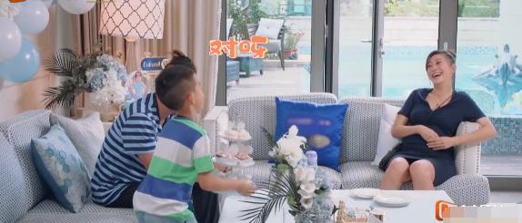 陈小春|杨千嬅拜访陈小春夫妇，应采儿开启八卦模式，追问郑伊健分手原因