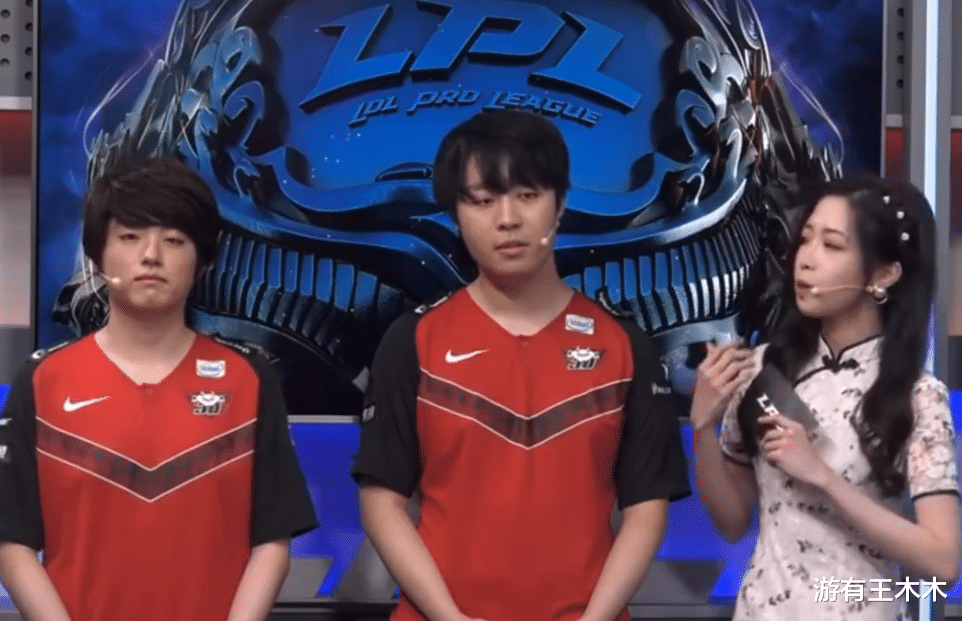 lpl：JDG韩援夺冠却被主持人无视，打野的眼神已经死了，观众痛斥丢脸
