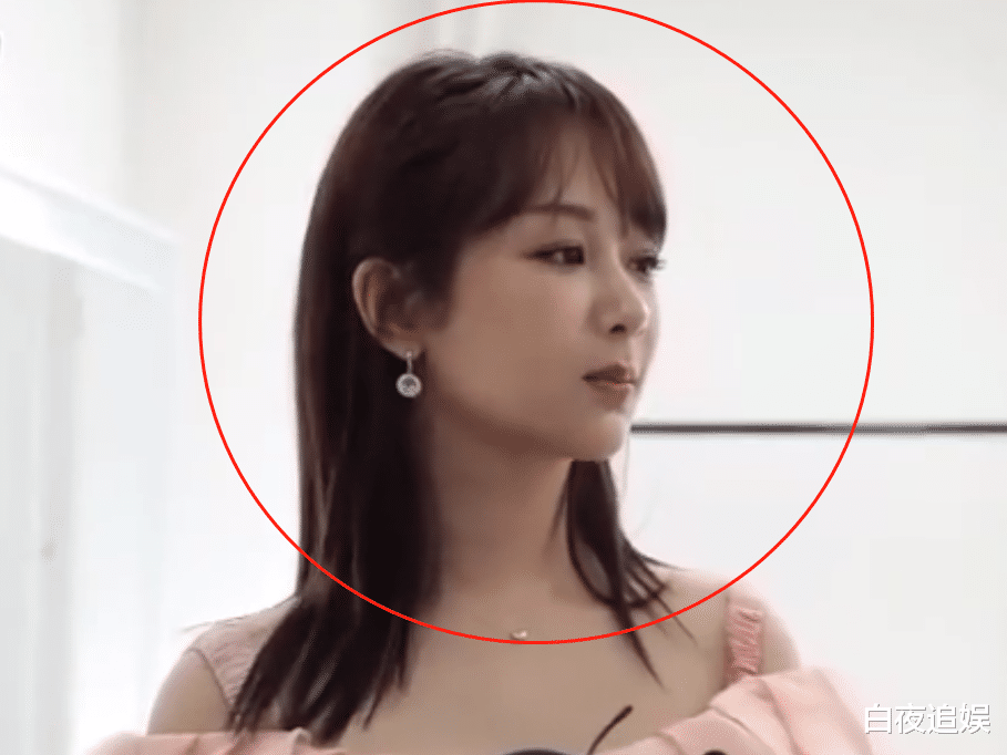 杨紫|杨紫真人到底长啥样？上央视未修图上热搜，这状态哪像有27岁