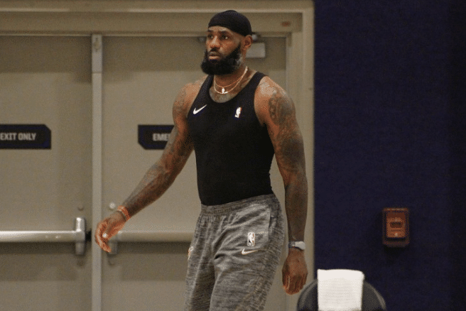 湖人队|剧情再次反转！湖人队两名球员至今坚持罢赛，想离开赛场