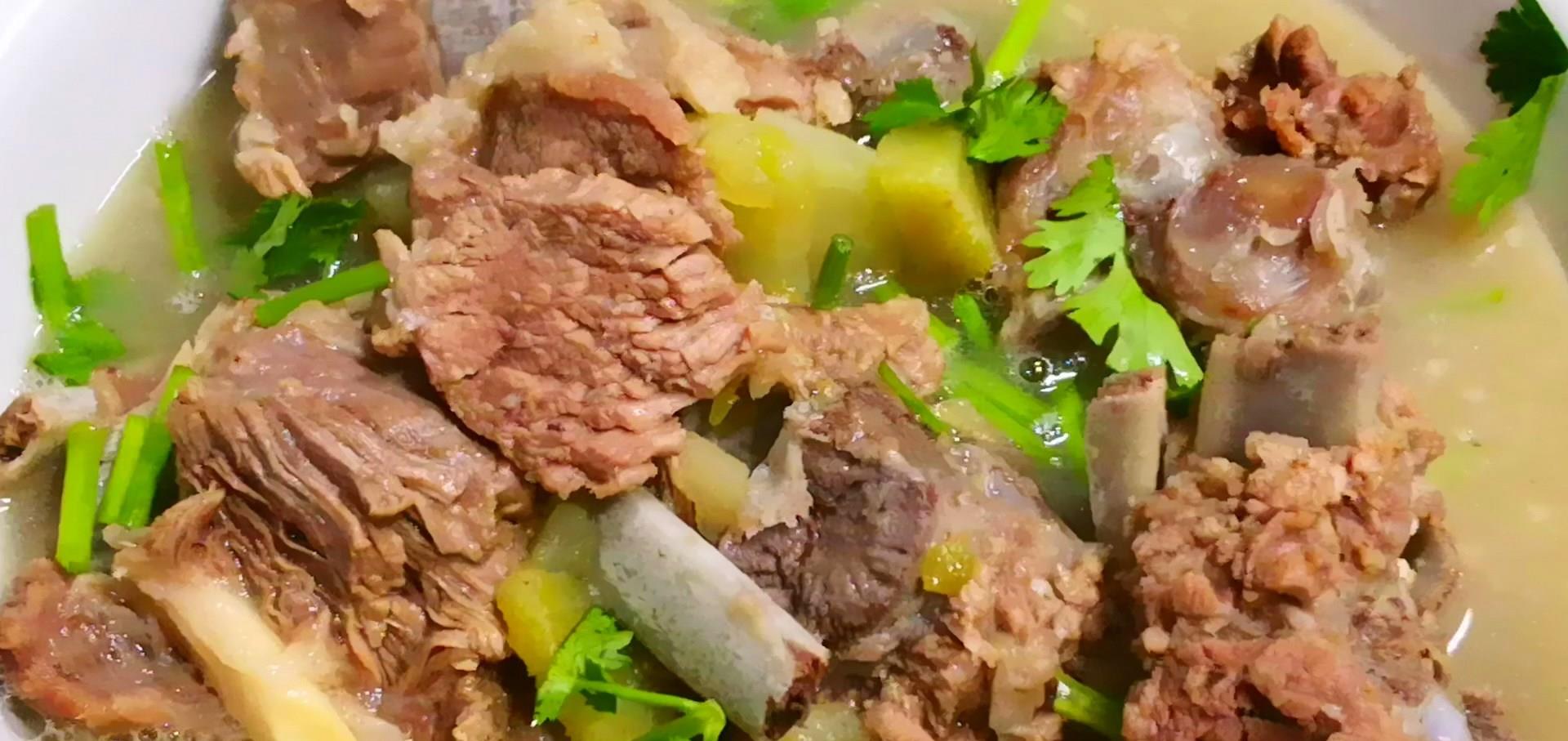 羊汤|剔得干干净净的“羊骨架”，商贩为何拿出来卖？吃货：你不会吃！